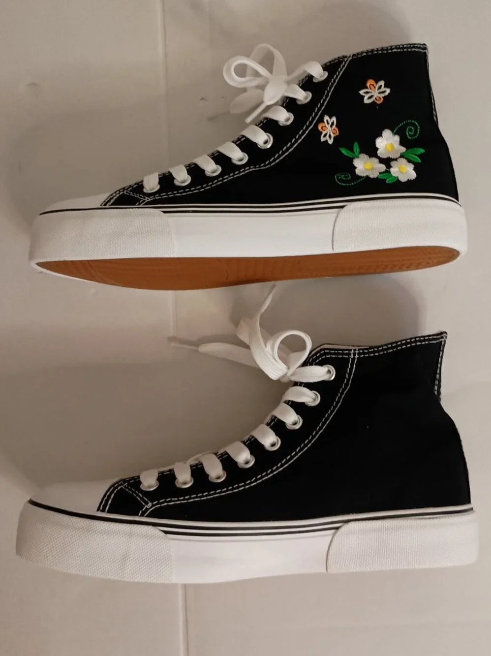 Black Embroidered Floral High Top Sneakers Women’s Size 8 NWOT - Picture 5 of 13